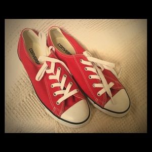 Converse sneakers ❗️newly listed